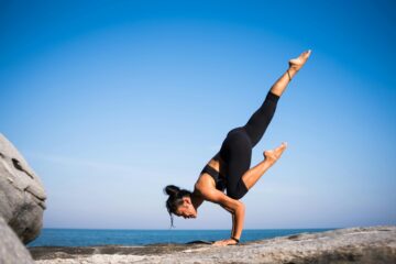 Descoperirea echilibrului: Yoga si beneficiile neasteptate pentru cupluri