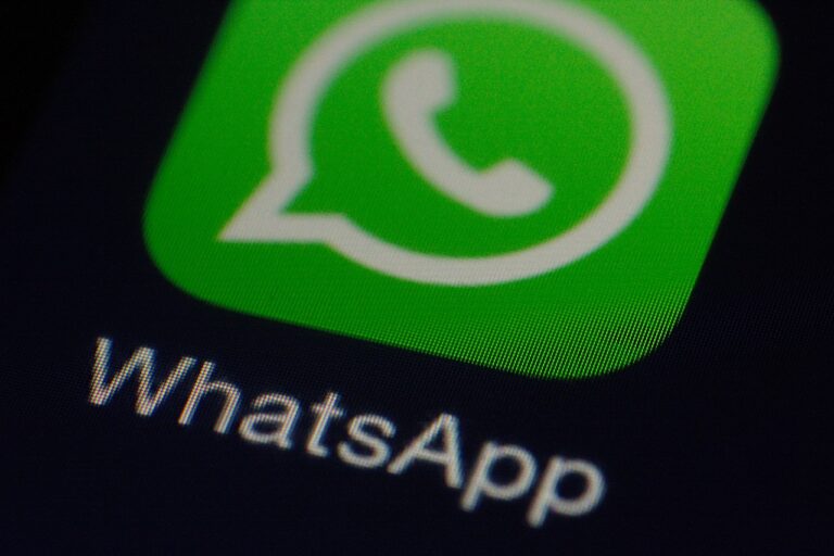 nu imi apar contactele pe whatsapp