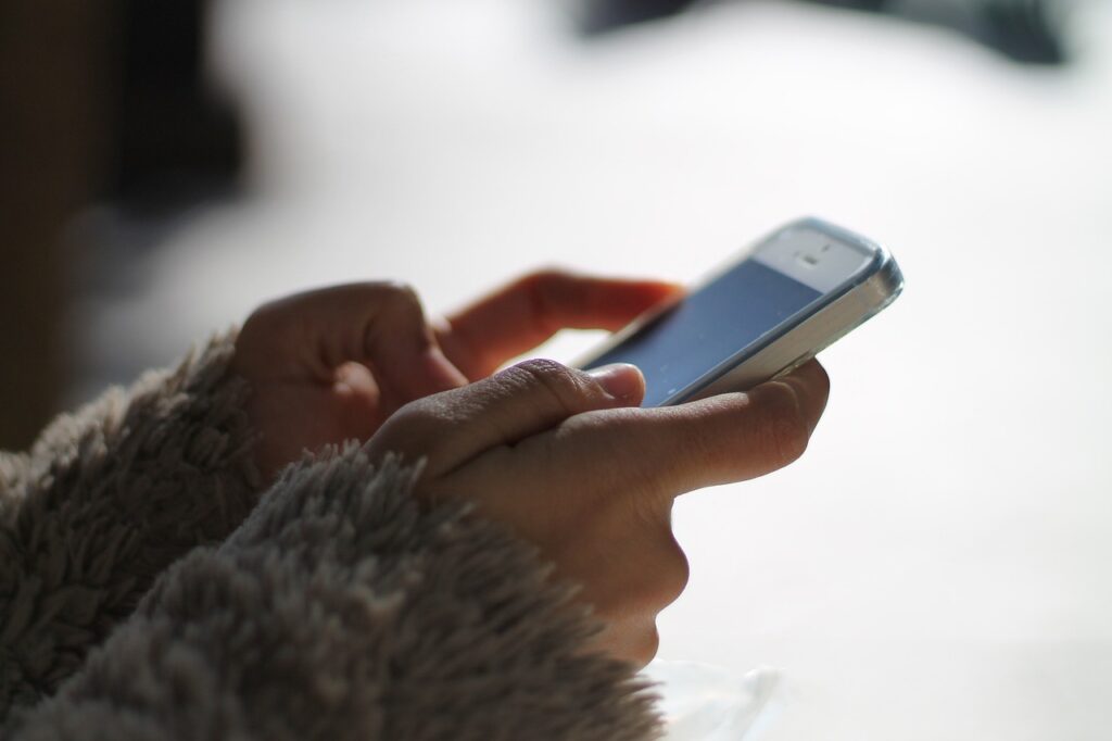 unde gasesc pozele sterse din whatsapp